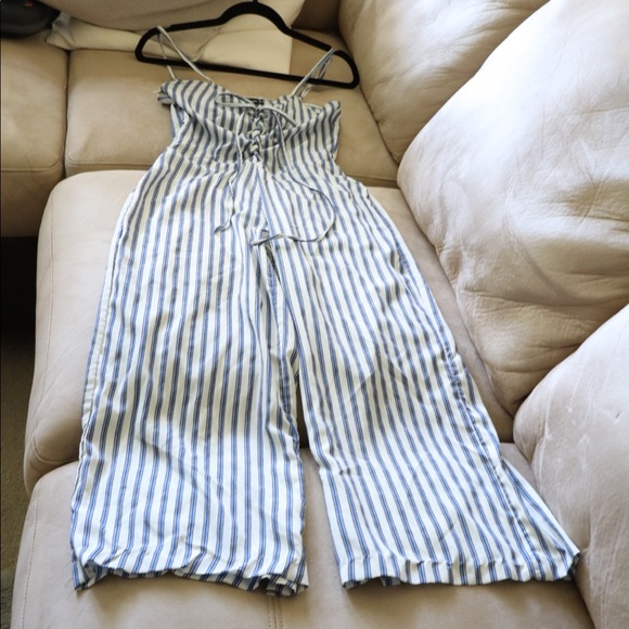 Pretty Little Thing - Jumpsuit - Picture 2 of 3